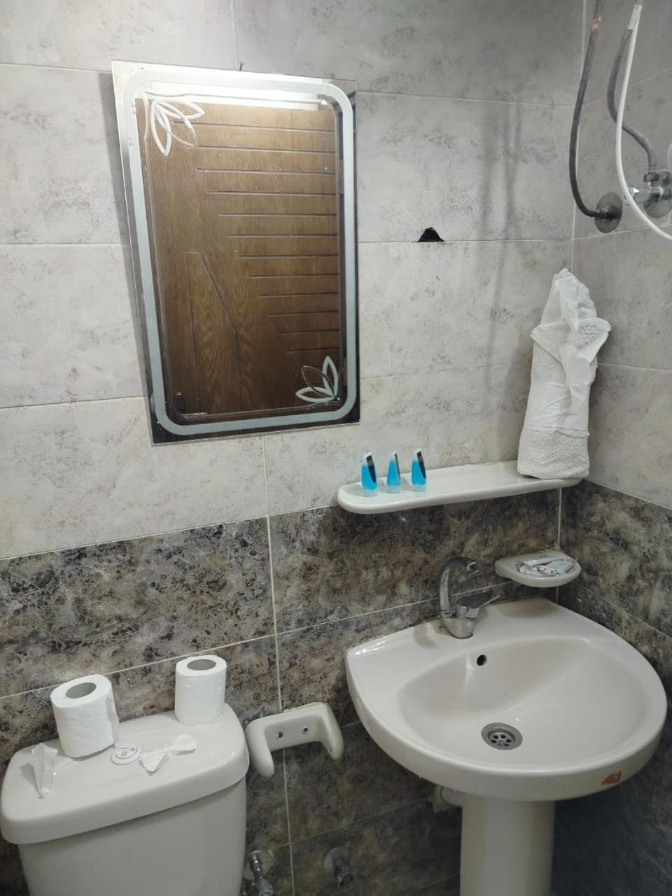 Anubis Kingdom Pyramids Hostel Kafret el-Gabal Exterior foto